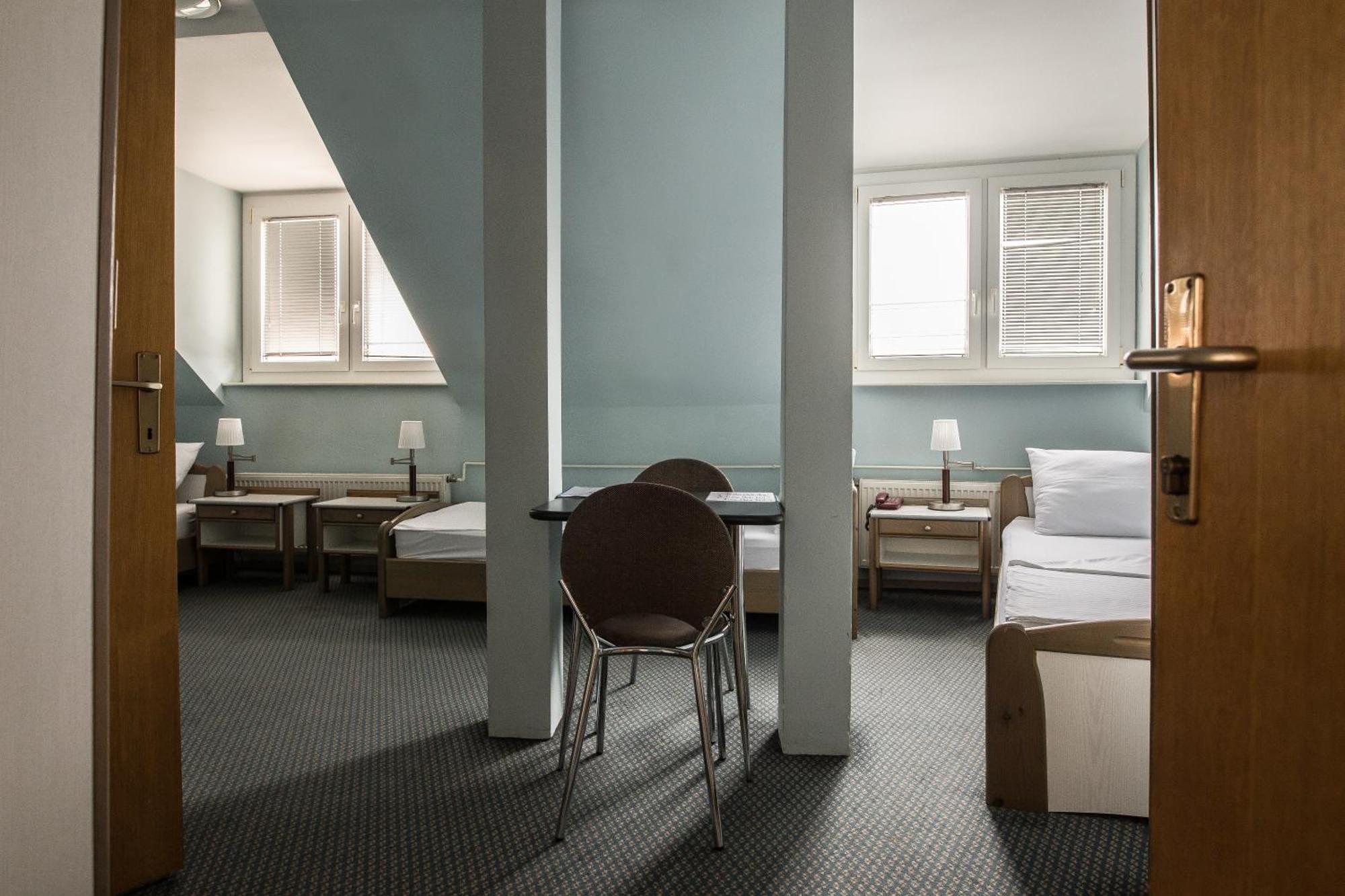 Hotel Carlstadt Карловац Екстериор снимка