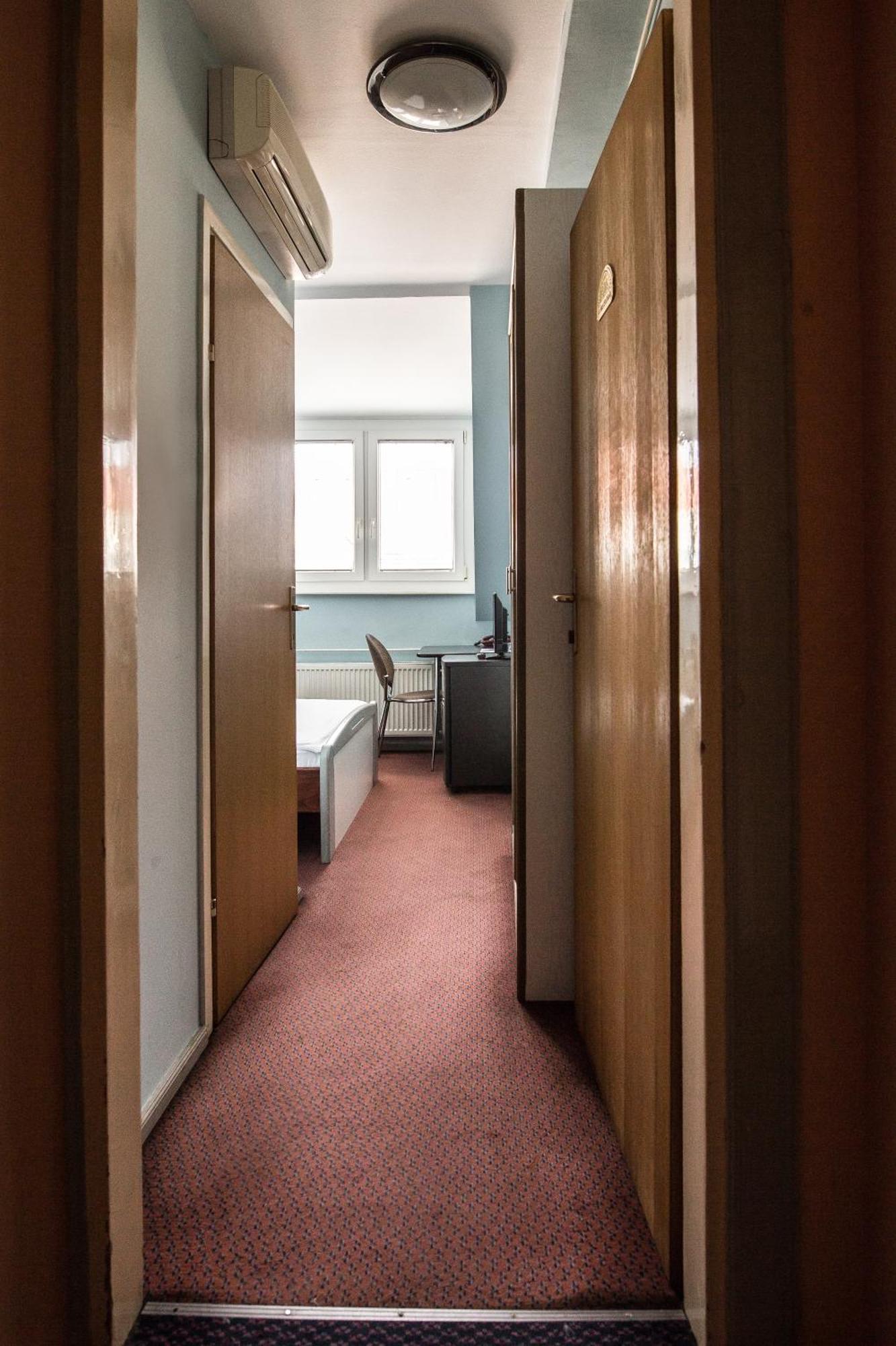 Hotel Carlstadt Карловац Екстериор снимка