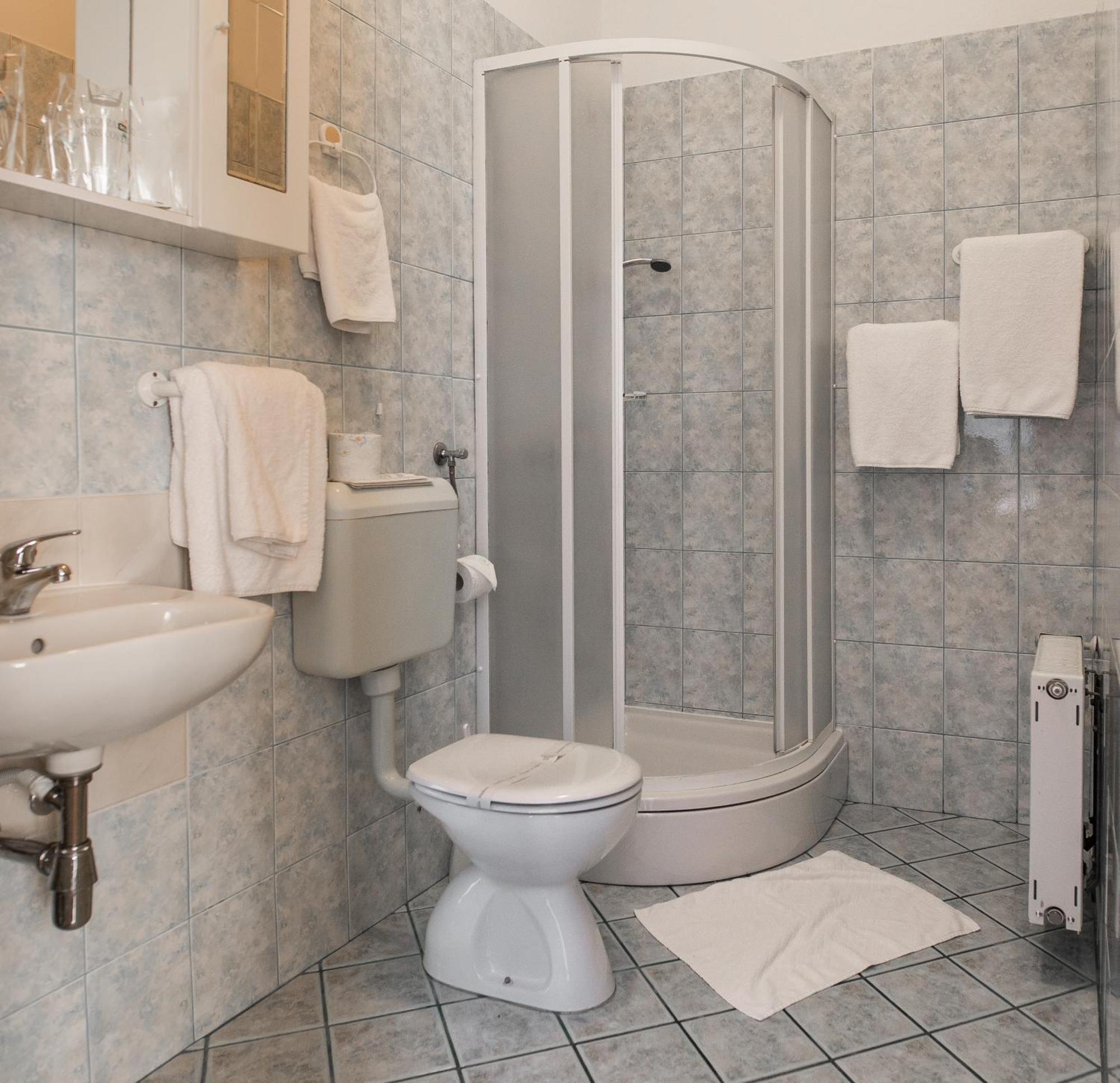 Hotel Carlstadt Карловац Екстериор снимка