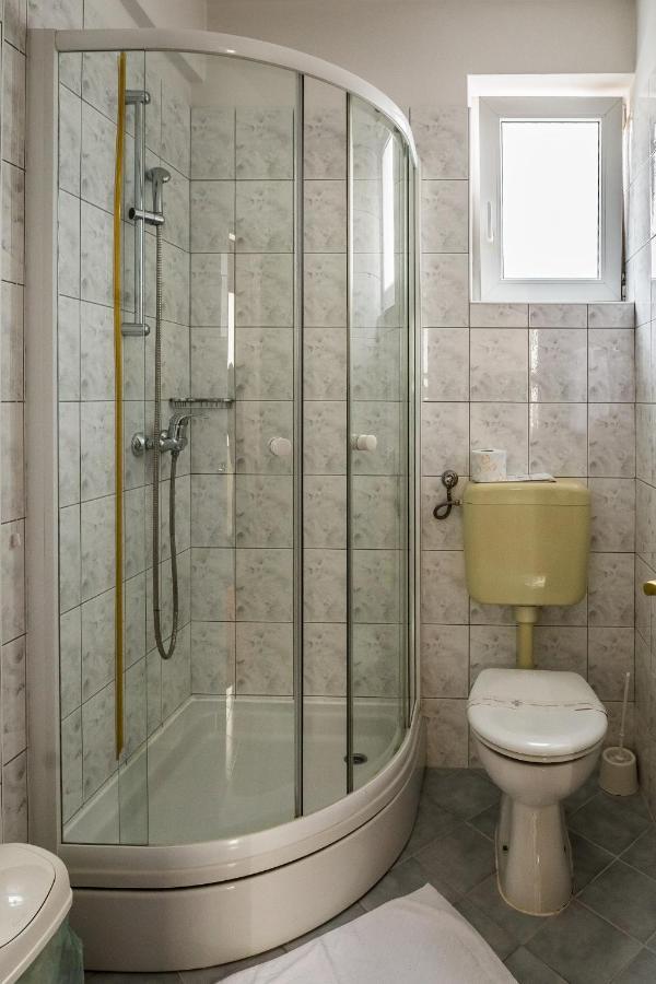 Hotel Carlstadt Карловац Екстериор снимка