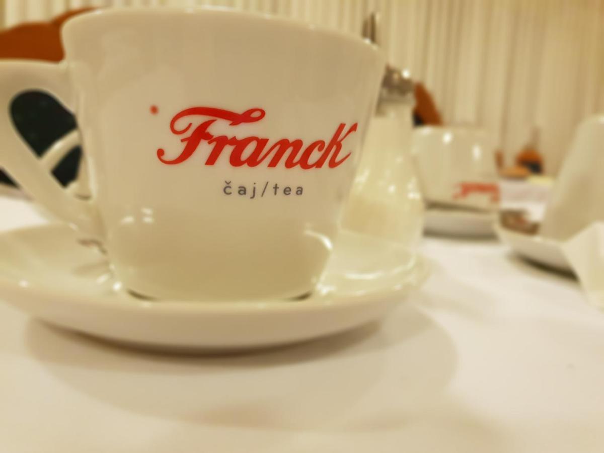 Hotel Carlstadt Карловац Екстериор снимка
