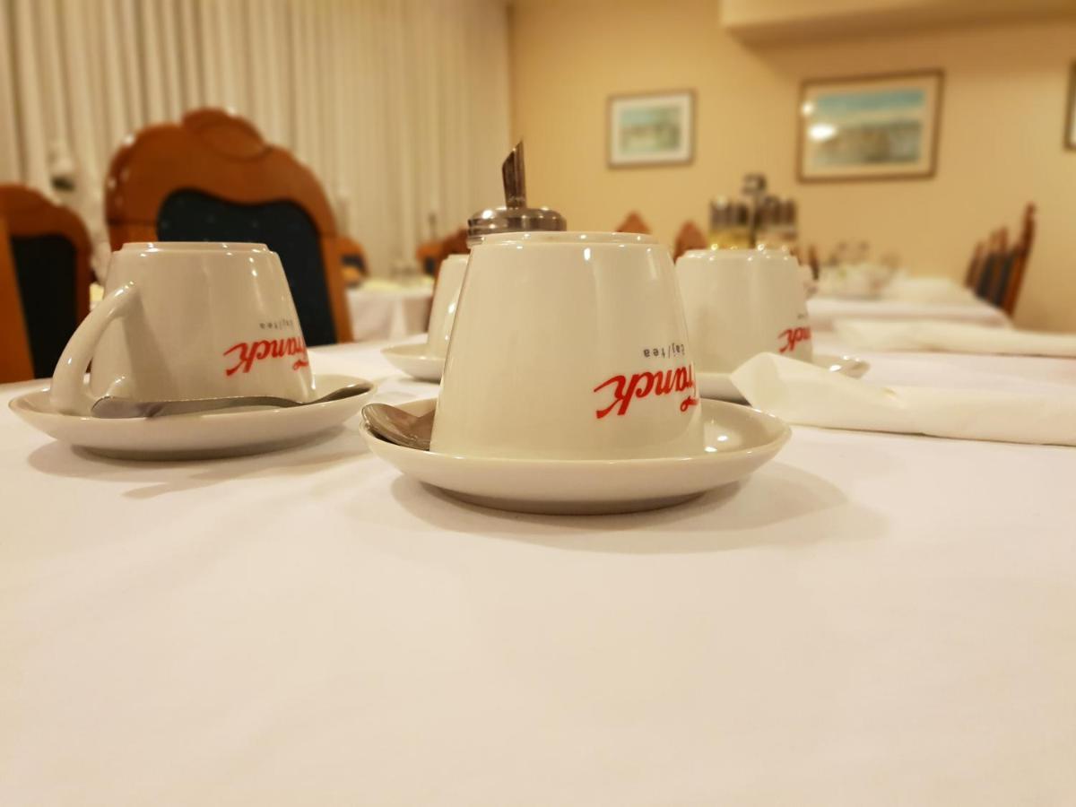 Hotel Carlstadt Карловац Екстериор снимка