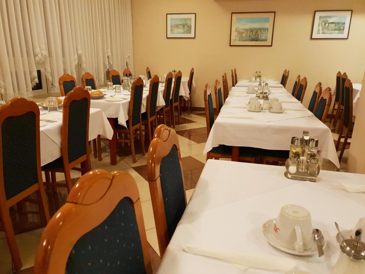 Hotel Carlstadt Карловац Екстериор снимка