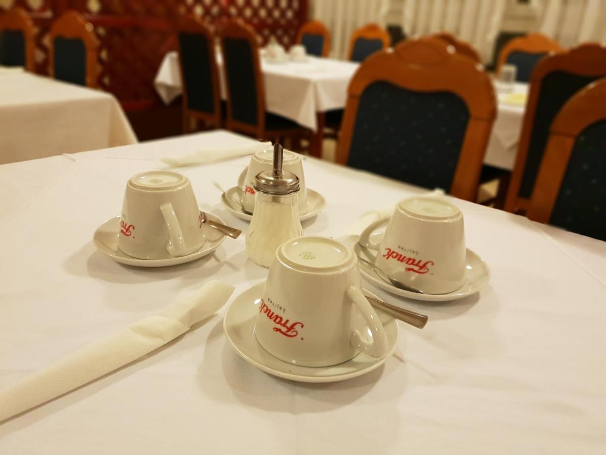 Hotel Carlstadt Карловац Екстериор снимка