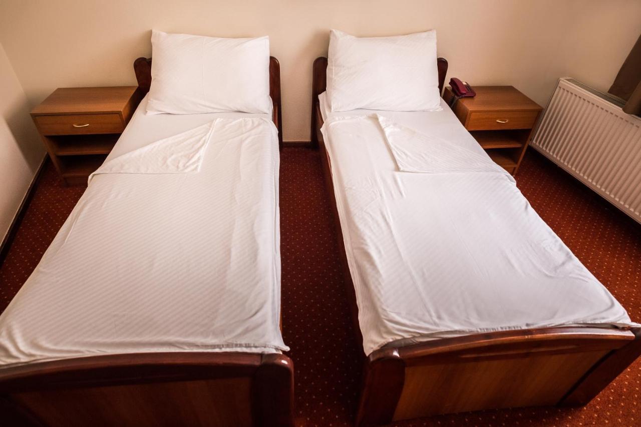 Hotel Carlstadt Карловац Екстериор снимка