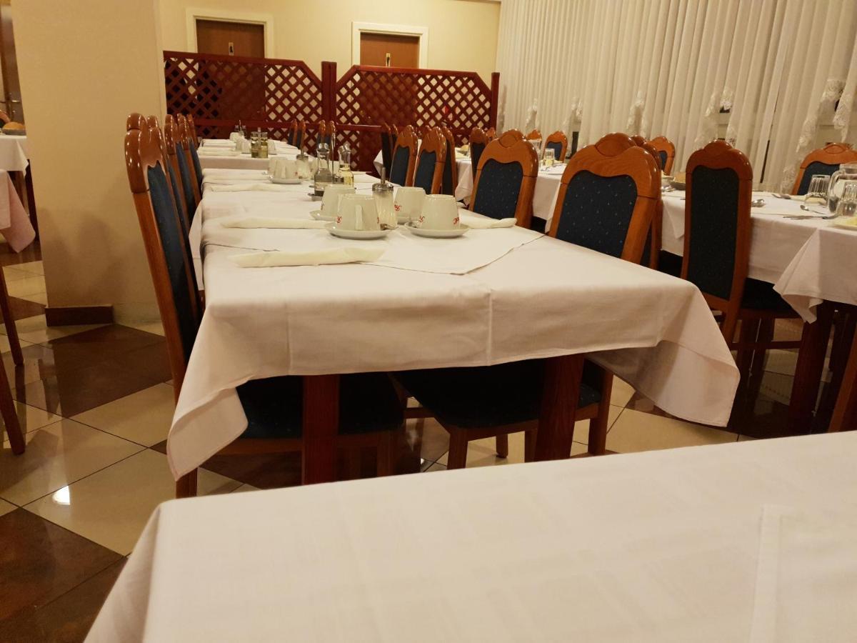 Hotel Carlstadt Карловац Екстериор снимка