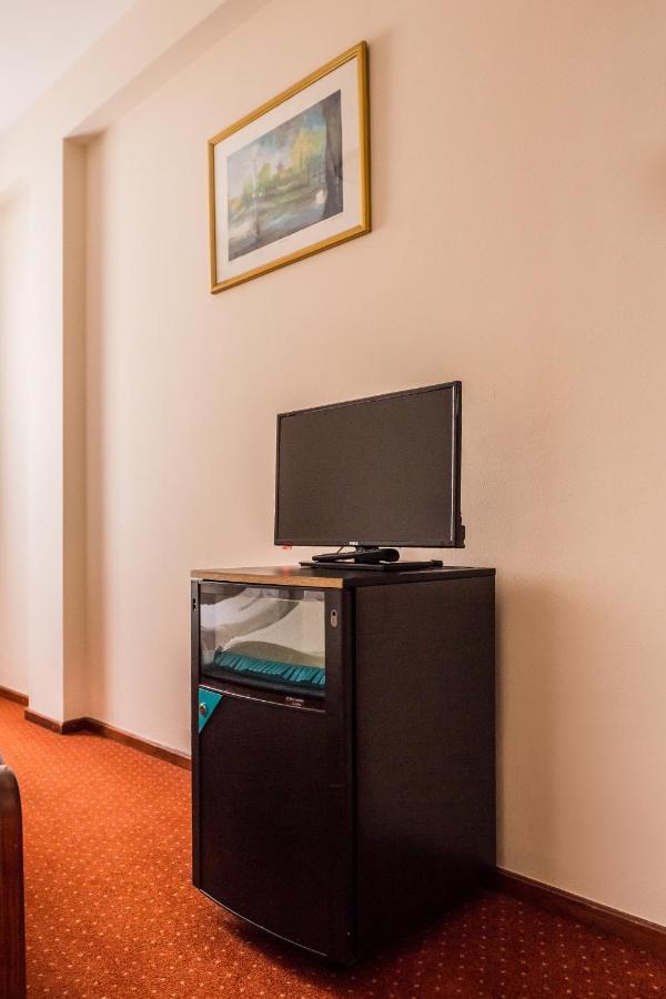 Hotel Carlstadt Карловац Екстериор снимка