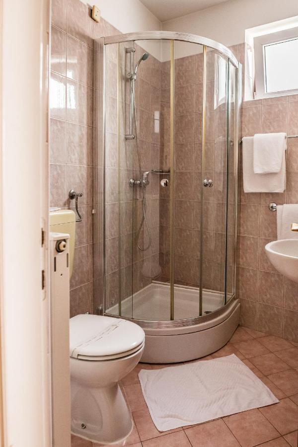 Hotel Carlstadt Карловац Екстериор снимка