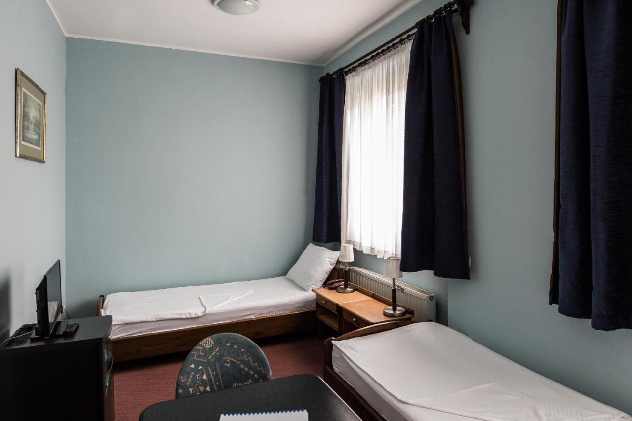 Hotel Carlstadt Карловац Екстериор снимка