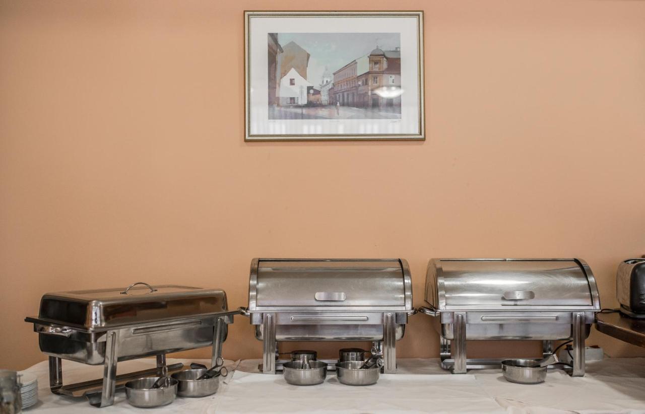 Hotel Carlstadt Карловац Екстериор снимка
