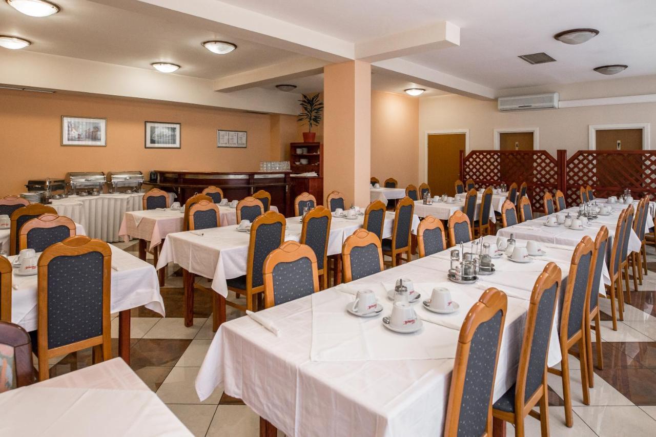 Hotel Carlstadt Карловац Екстериор снимка