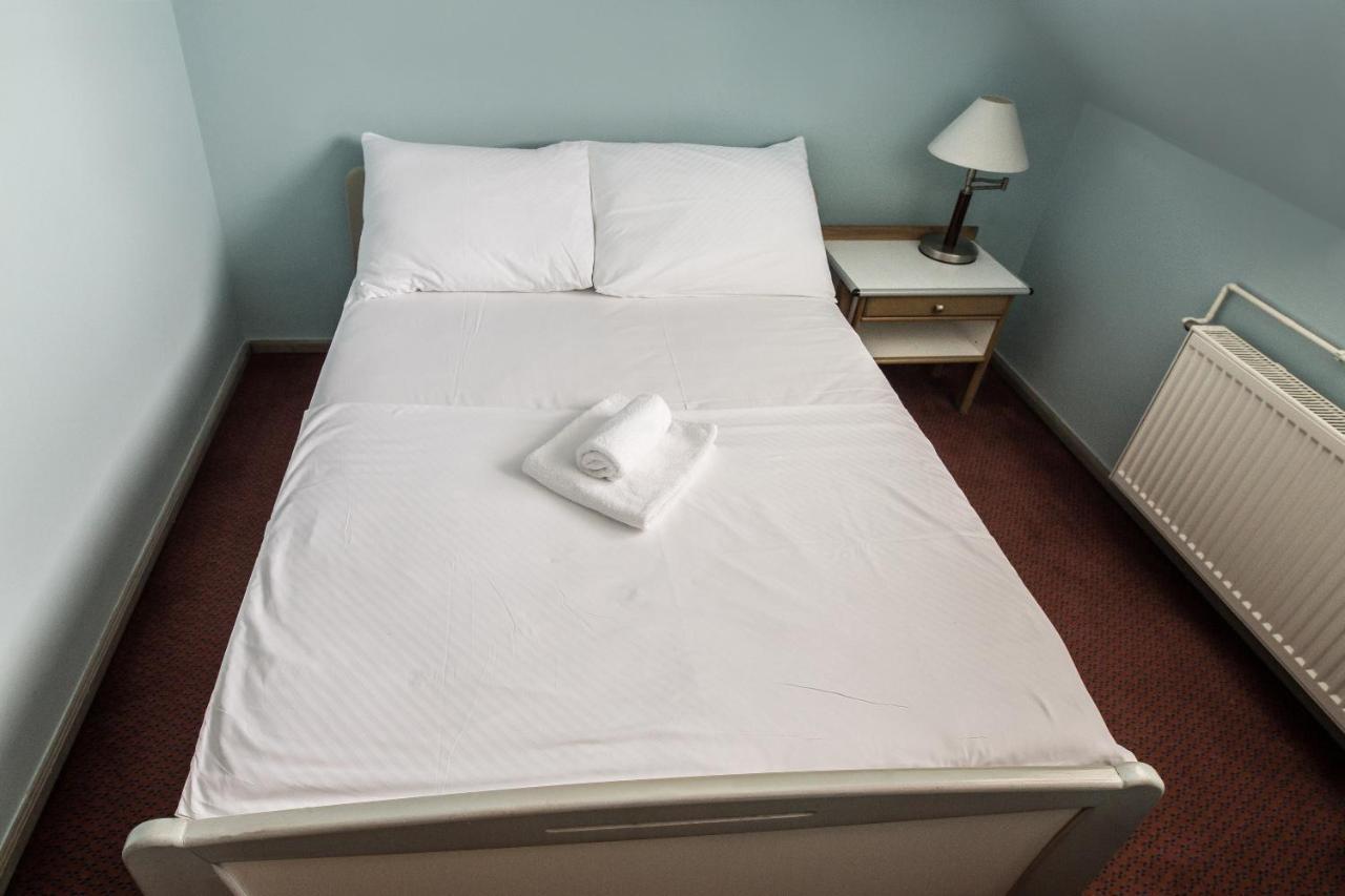 Hotel Carlstadt Карловац Екстериор снимка