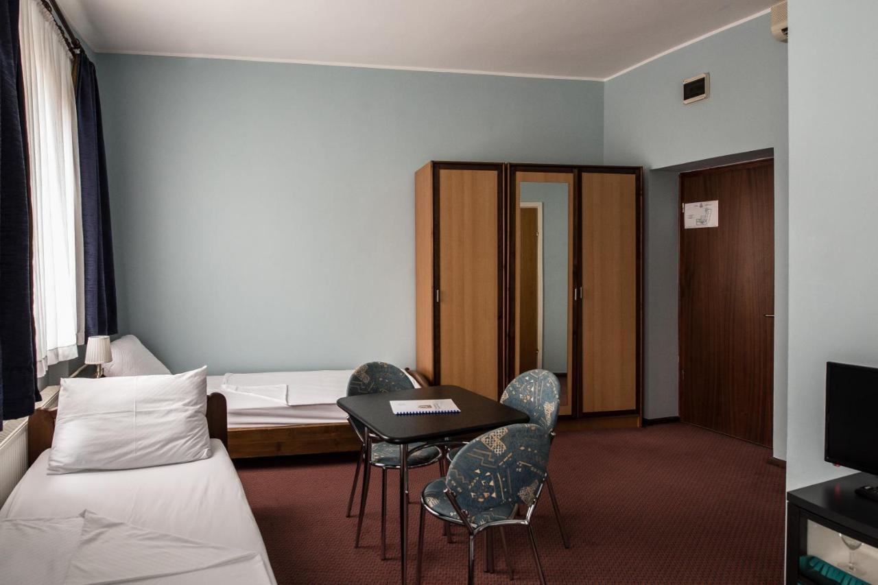 Hotel Carlstadt Карловац Екстериор снимка