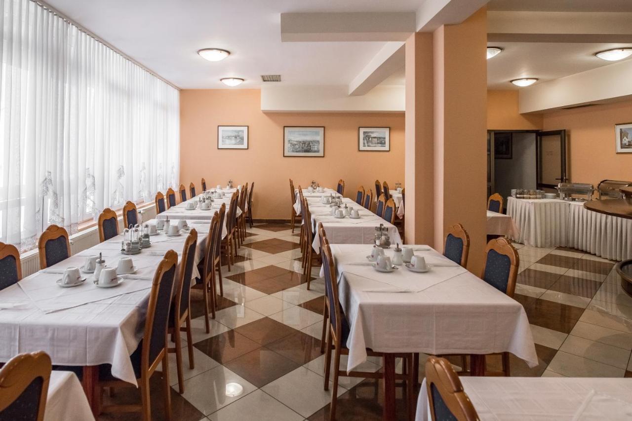 Hotel Carlstadt Карловац Екстериор снимка