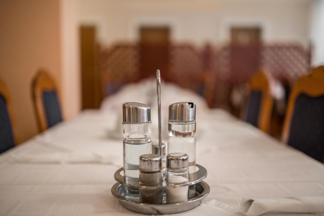 Hotel Carlstadt Карловац Екстериор снимка