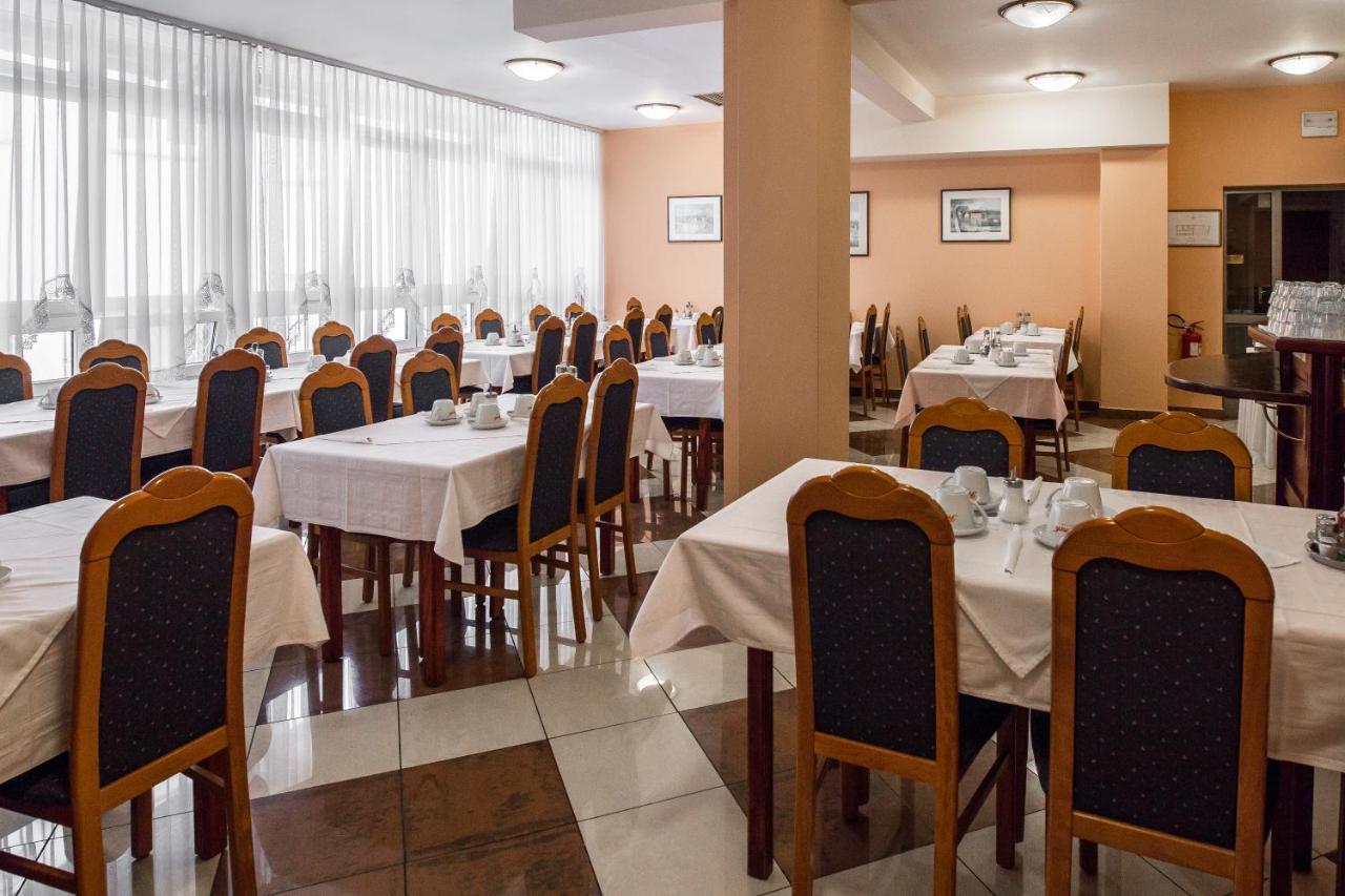 Hotel Carlstadt Карловац Екстериор снимка