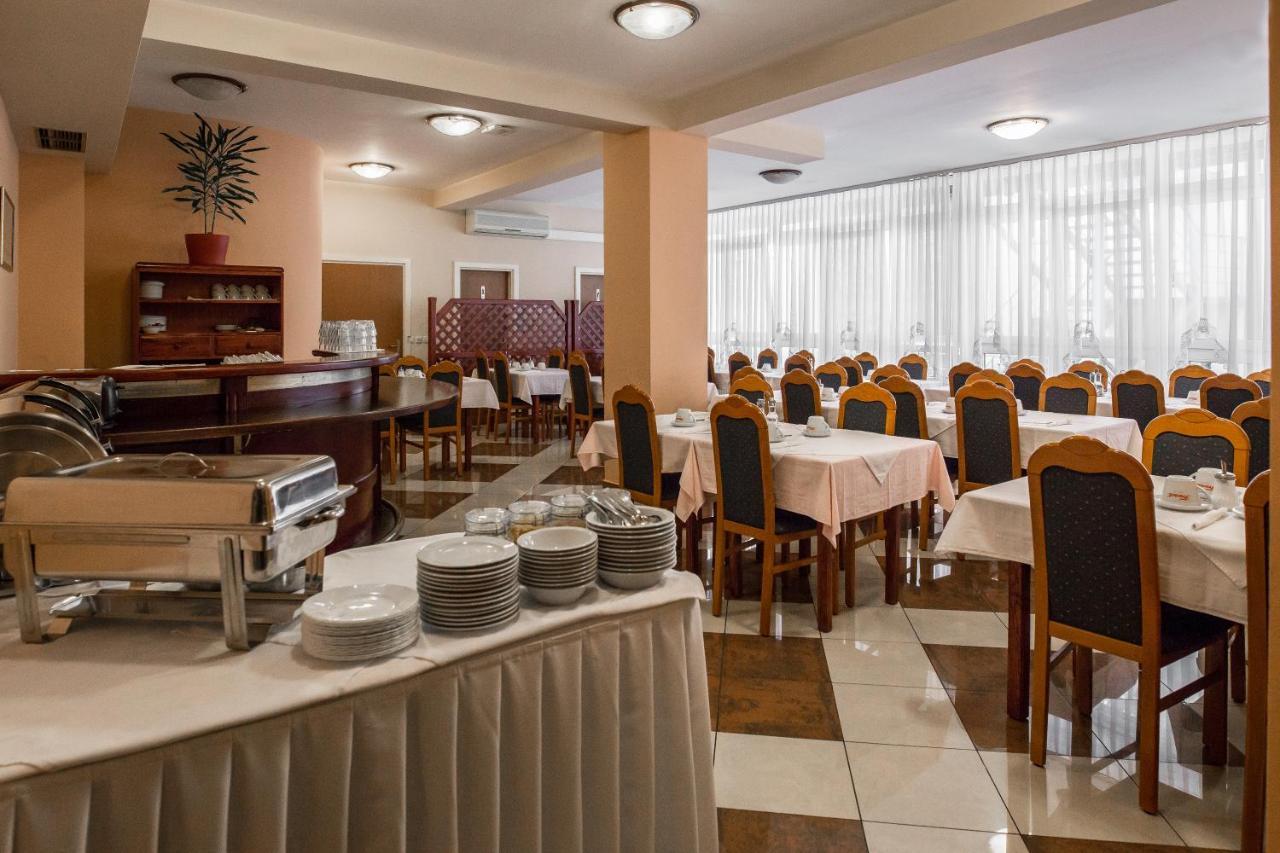Hotel Carlstadt Карловац Екстериор снимка